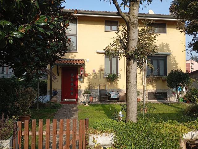 Casa in vendita a Brugherio, Lombardia