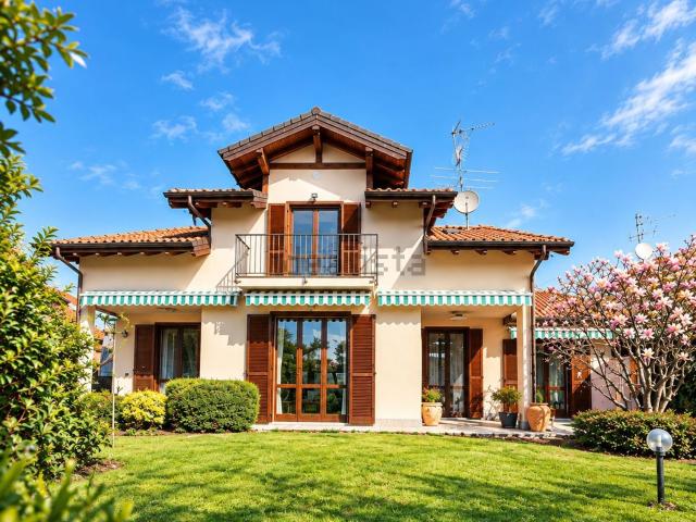 Casa in vendita a Varallo Pombia, Novara