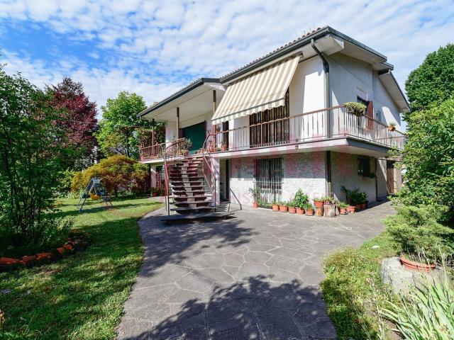 Casa in vendita a Mariano Comense, Lombardia
