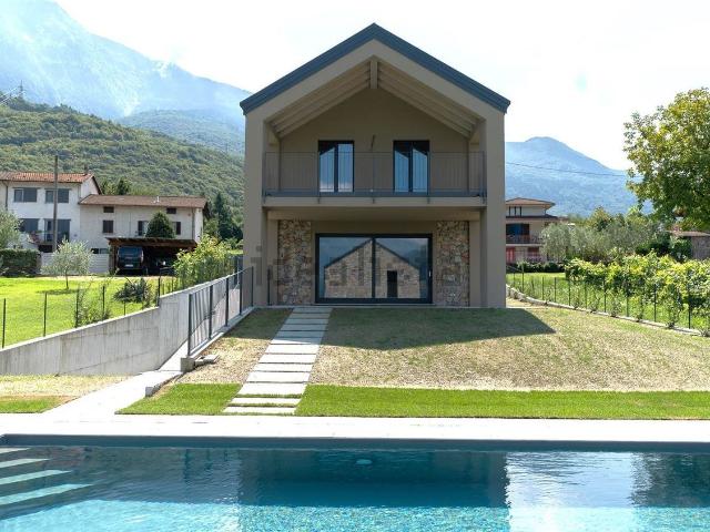 Casa in vendita a Colico, Lombardia
