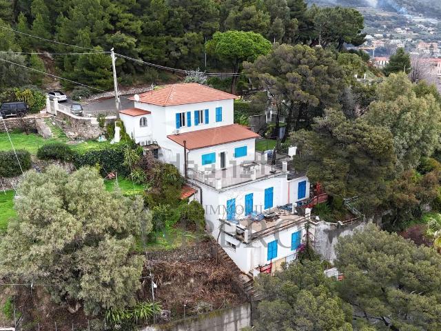 Casa in vendita a Ventimiglia, Liguria