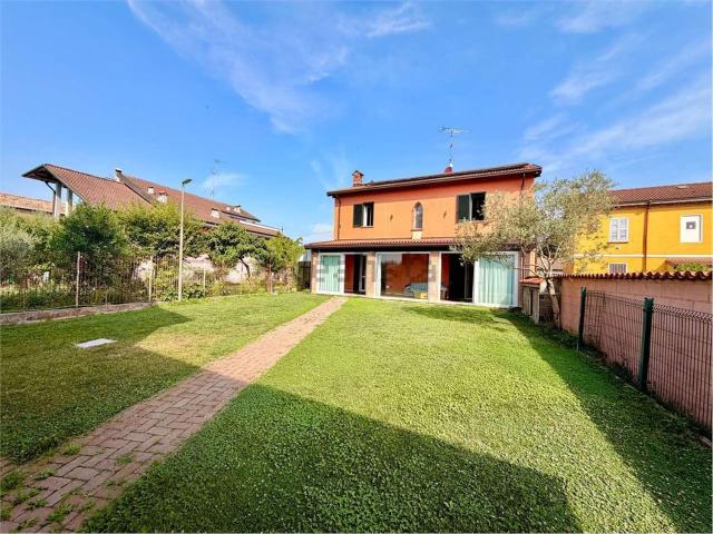 Casa in vendita a Voghera, Lombardia