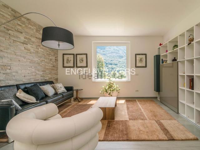 Casa in vendita a Carlazzo, Lombardia