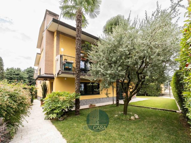 Casa in vendita a Uboldo, Lombardia