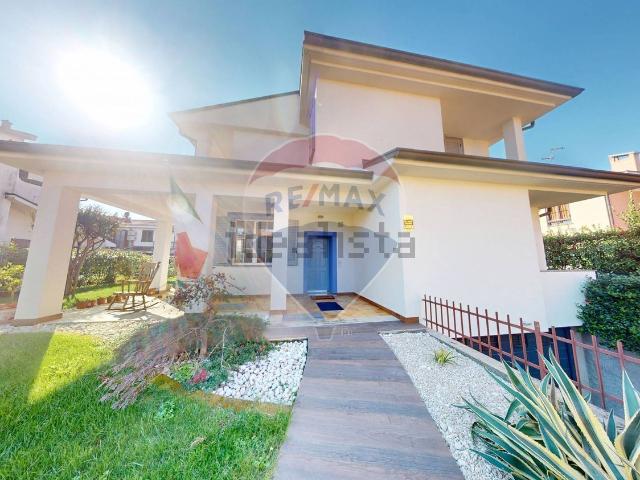 Casa in vendita a Caponago, Lombardia