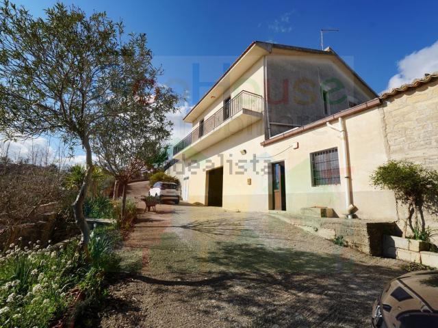 Casa in vendita a Ragusa, Sicilia