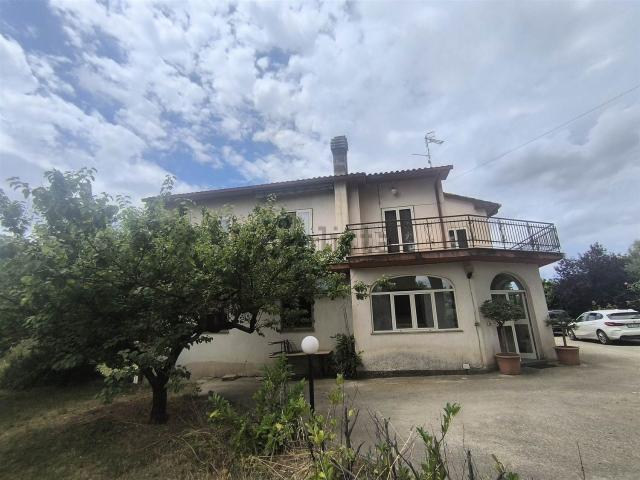 Casa in vendita a Montefiascone, Lazio