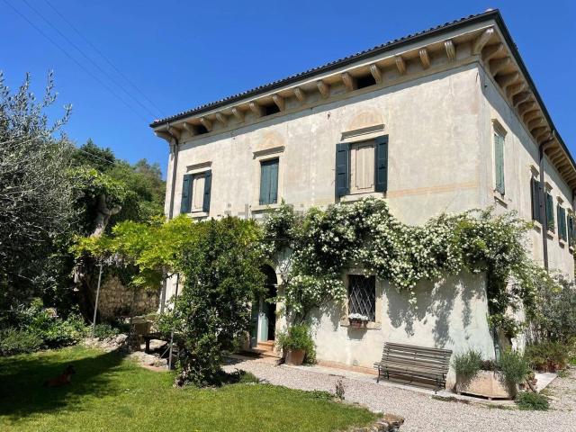 Casa in vendita a Mezzane Di Sotto, Veneto