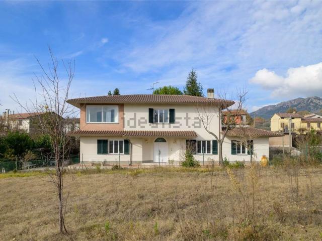 Casa in vendita a Gubbio, Umbria