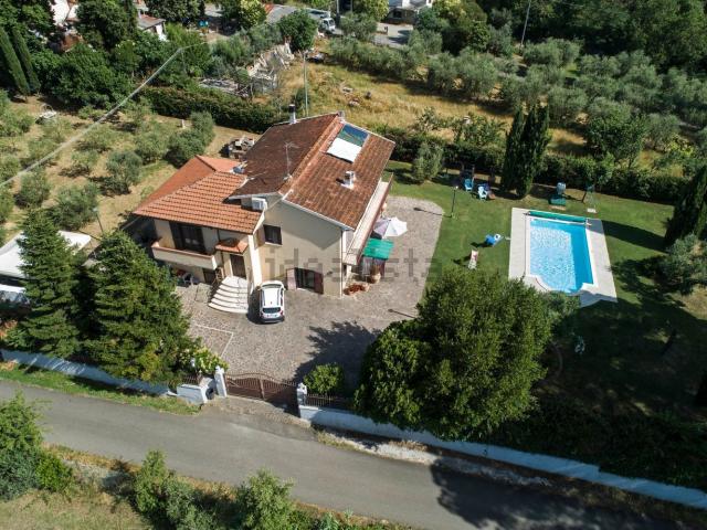 Casa in vendita a Policiano, Arezzo