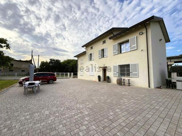 Casa in vendita a Fidenza, Reggio Emilia