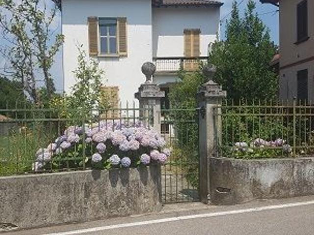 Casa in vendita a Vedano Olona, Lombardia