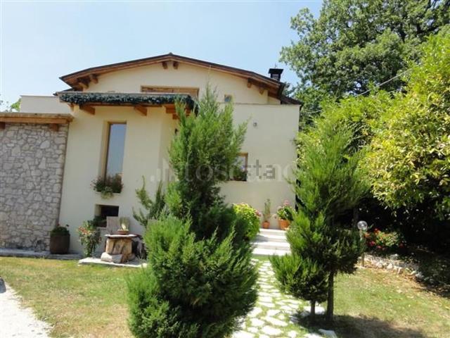 Casa in vendita a Greccio, Lazio