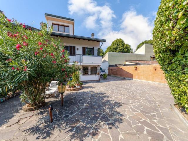 Casa in vendita a Locate di Triulzi, Lombardia