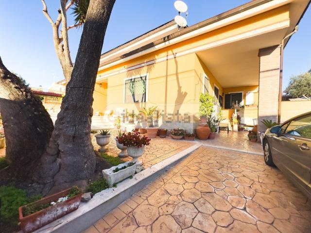 Casa in vendita a Pomezia, Roma Capitale
