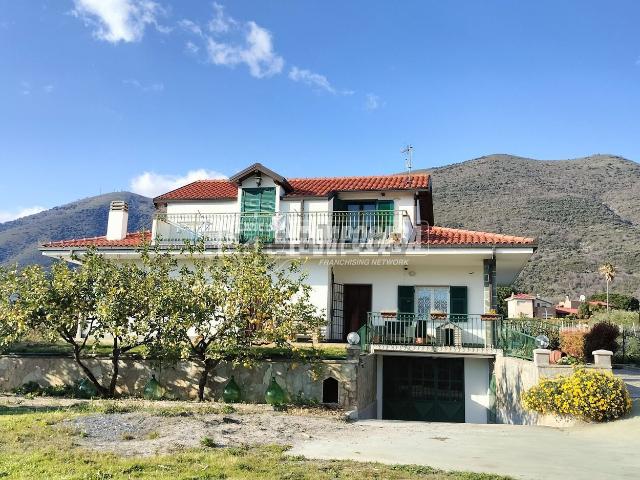 Casa in vendita a Albenga, Liguria