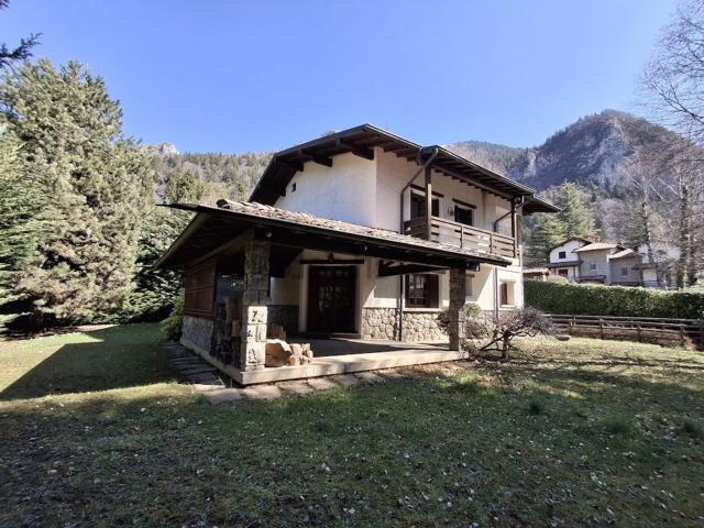 Casa in vendita a Lantana, Castione della Presolana