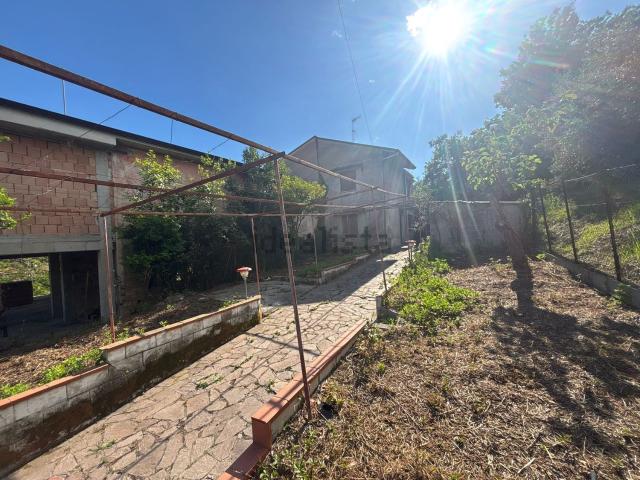 Casa in vendita a Minturno, Lazio