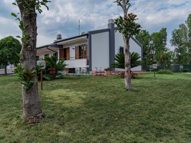 Casa in vendita a Torre La Felce, Latina