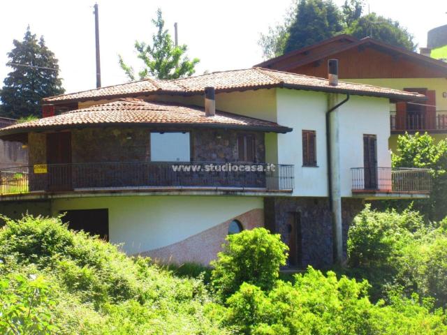Casa in vendita a Rogno, Lombardia