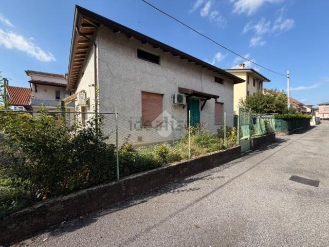 Casa in vendita a Osio Sopra, Bergamo
