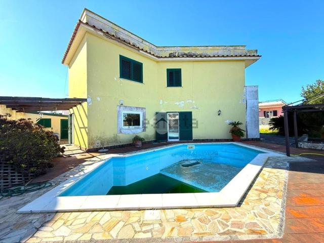 Casa in vendita a Bacoli, Campania