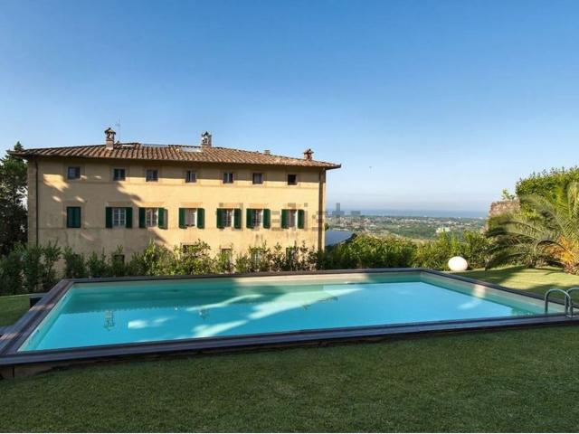 Casa in vendita a Camaiore, Lucca