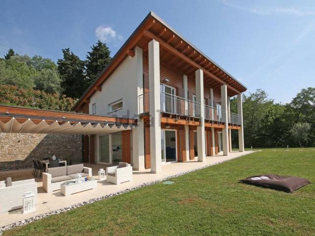 Casa in vendita a Comunità Montana Parco Alto Garda bresciano, Gardone Riviera