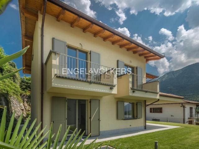 Casa in vendita a Carlazzo, Lombardia