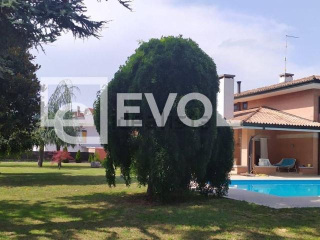 Casa in vendita a Rosa, San Vito Al Tagliamento