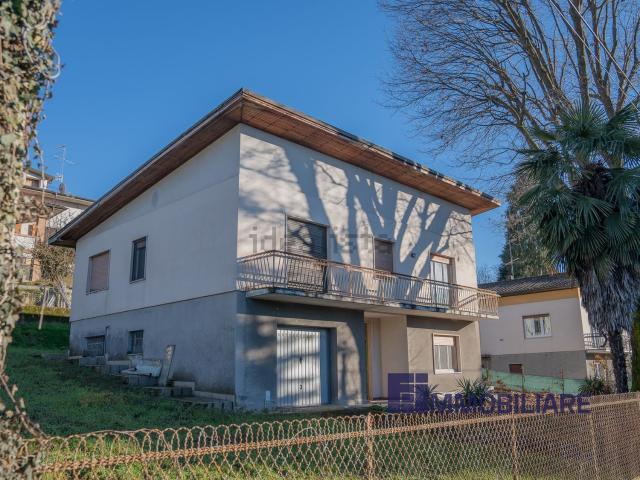 Casa in vendita a Ispra, Lombardia