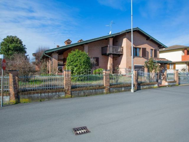 Casa in vendita a Crespiatica, Lombardia