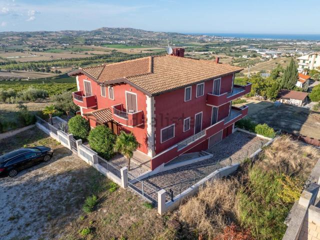 Casa in vendita a Atri, Abruzzo