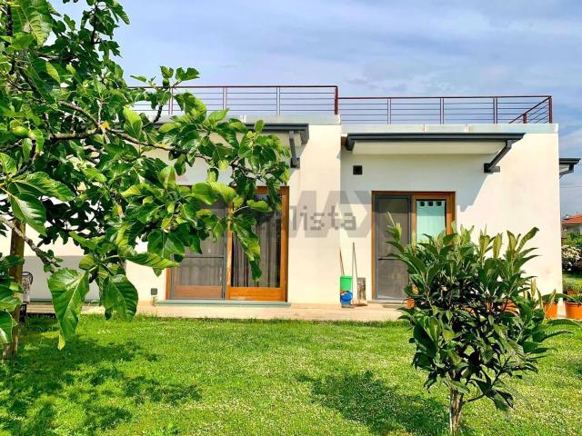 Casa in vendita a Montignoso, Toscana