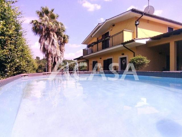 Casa in vendita a Valle Mazzone, Roma Capitale