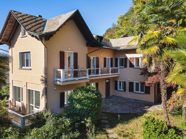 Casa in vendita a Arona, Novara