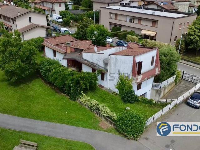 Casa in vendita a Capriolo, Lombardia