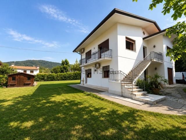 Casa in vendita a Pieve Di Soligo, Veneto