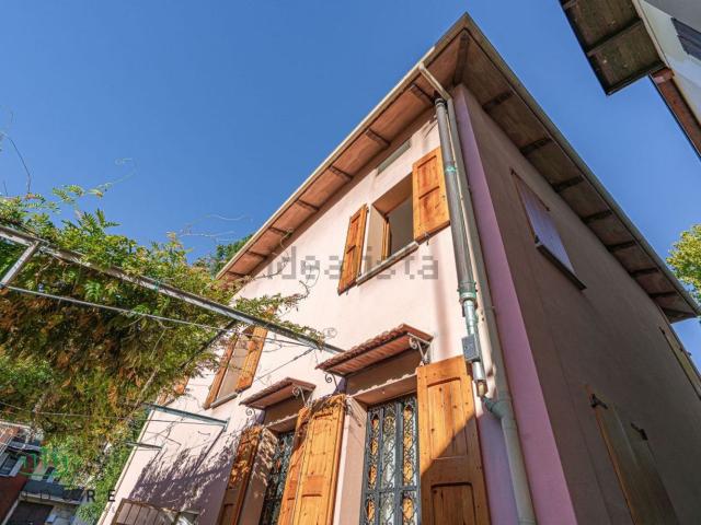 Casa in vendita a Unione dei comuni Valli del Reno, Lavino e Samoggia, Zola Predosa
