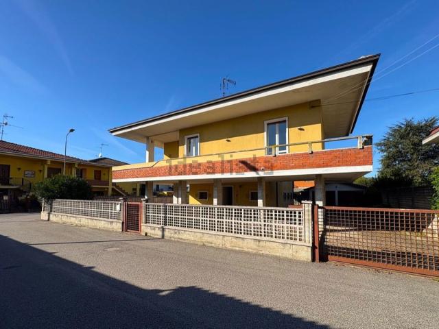Casa in vendita a Mezzana Rabattone, Lombardia