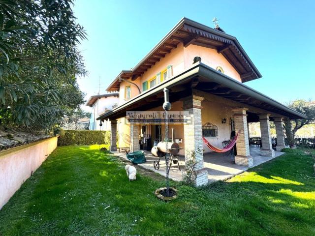 Casa in vendita a Desenzano Del Garda, Lombardia