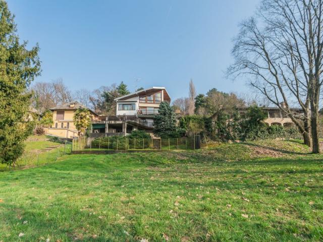 Casa in vendita a Buguggiate, Lombardia