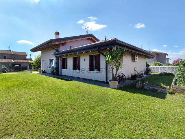 Casa in vendita a Sandrà, Castelnuovo del Garda