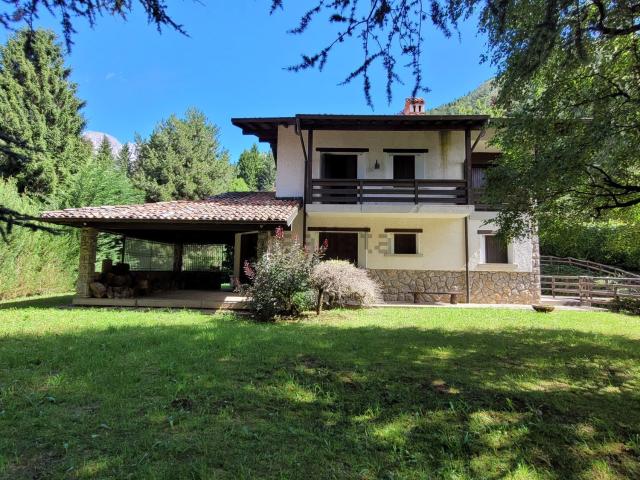 Casa in vendita a Dorga, Castione Della Presolana