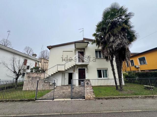 Casa in vendita a Rovigo, Veneto