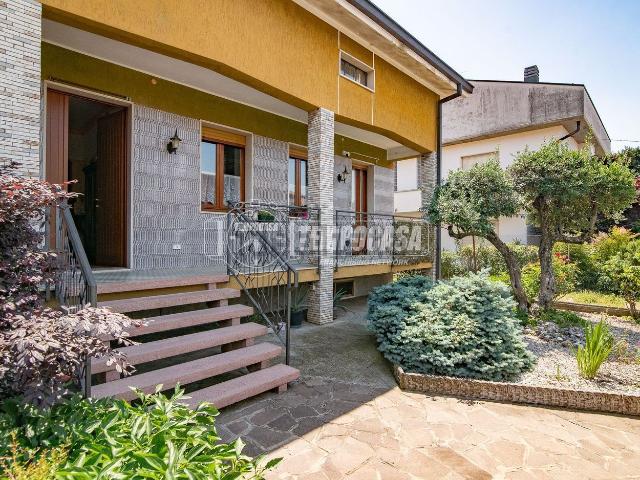 Casa in vendita a Coccaglio, Brescia