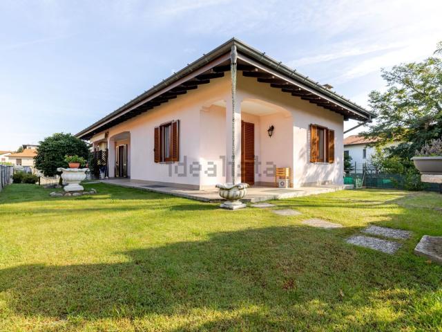 Casa in vendita a Venegono Superiore, Varese