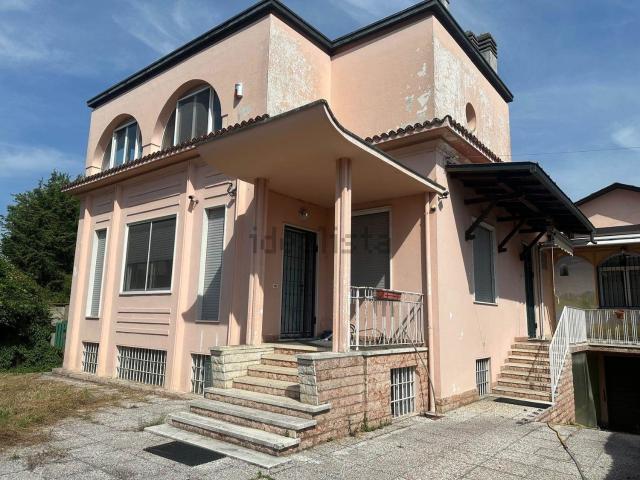 Casa in vendita a Vigevano, Lombardia