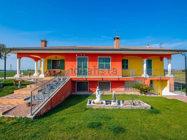 Casa in vendita a Nogarole Rocca, Veneto