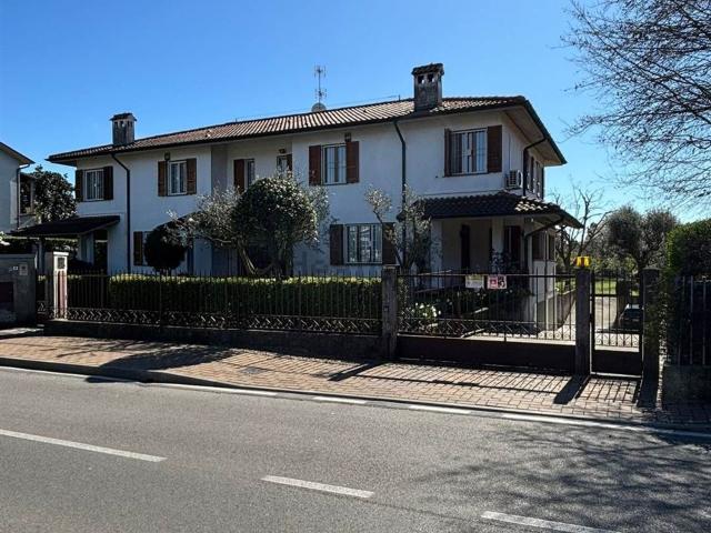 Casa in vendita a Trezzano Rosa, Lombardia